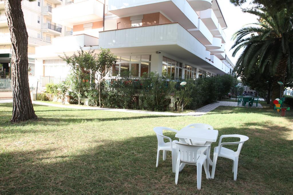Hotel Blumen San Benedetto del Tronto Exteriör bild